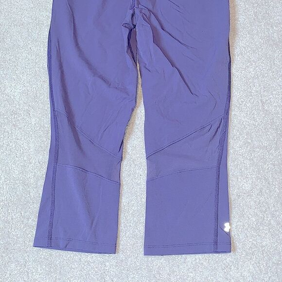 Under Armour size medium women's purple capri - Picture 2 of 6
